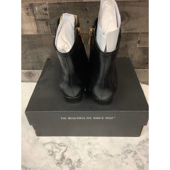 Naturalizer Women's 5.5M Black Leather Raffee Ankle Bootie Edgy Classy LB8-2 - Picture 10 of 13